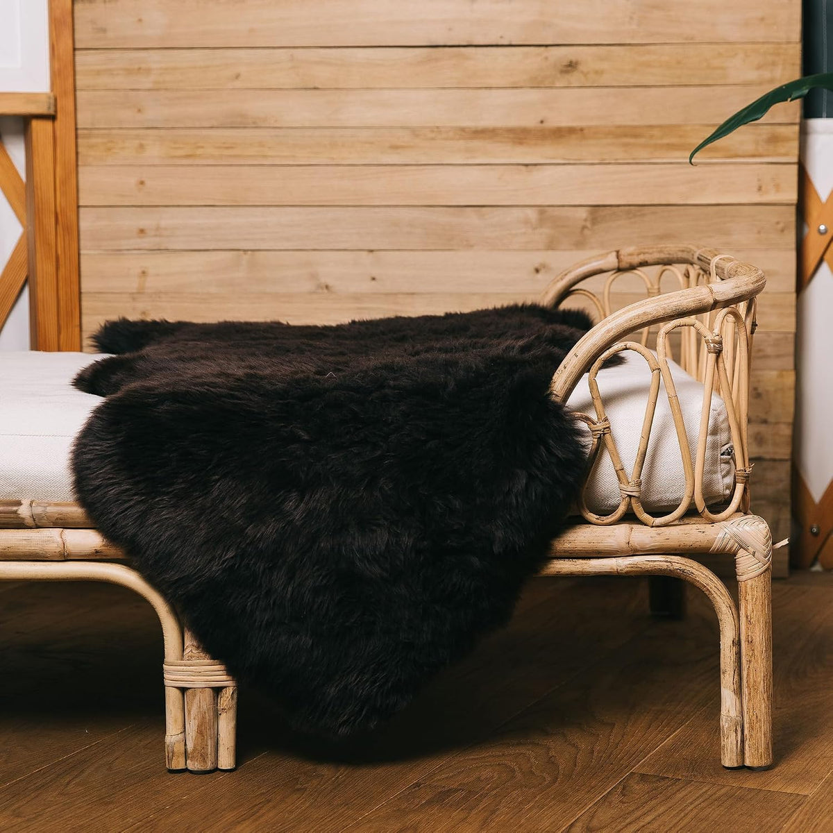 Skóra owcza Merino z długim włosiem 90x60 cm – Nordic Sheep